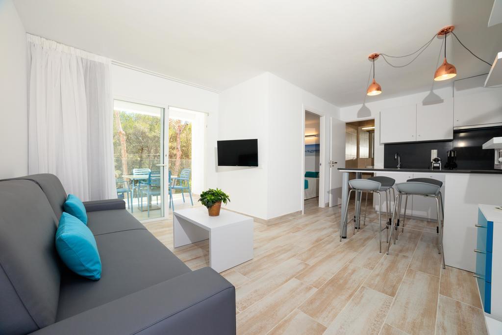 Pinos Playa Suites Playa de Migjorn Esterno foto