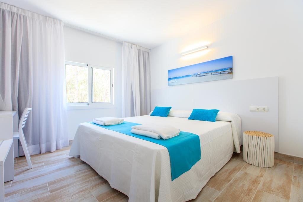 Pinos Playa Suites Playa de Migjorn Esterno foto