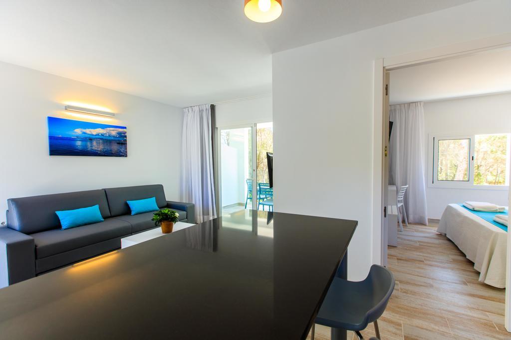 Pinos Playa Suites Playa de Migjorn Esterno foto